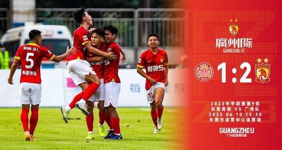 阿姨在丈夫面前转身