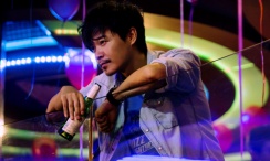 萌白酱一线天粉嫩喷水在线观看